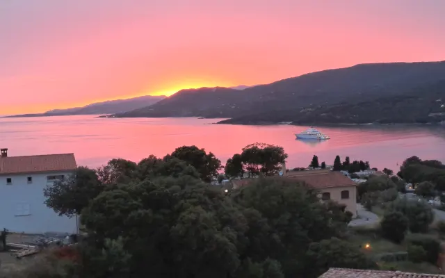 T2 VISTA PANORAMICA SUL MARE MOLTO SIMMPA WIFI GRATUITO VICINO ALLE SPIAGGE