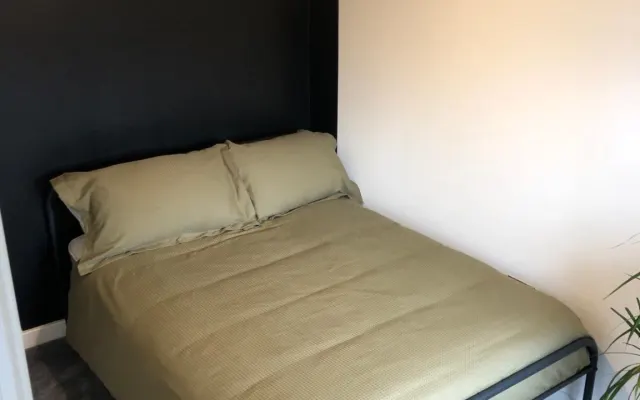 Habitación doble en casa compartida.