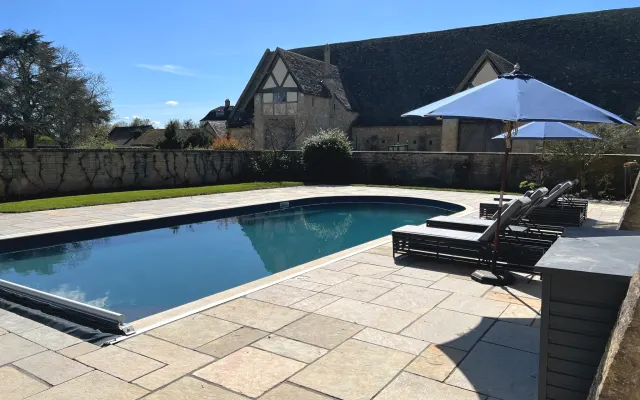 Luxury Cottage with Heated Pool
