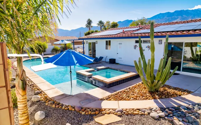 3bd/2ba Rückzug mit 50 'Pool, Spa, & Ansichten vorne und hinten