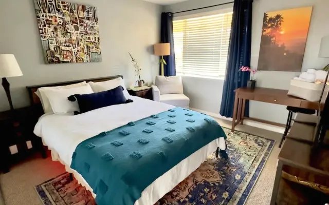 Plush Private Room w/ Soaking Tub