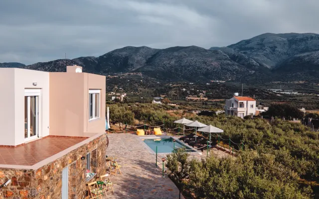 Villa Aktis with Freshwater Pool and Sea View