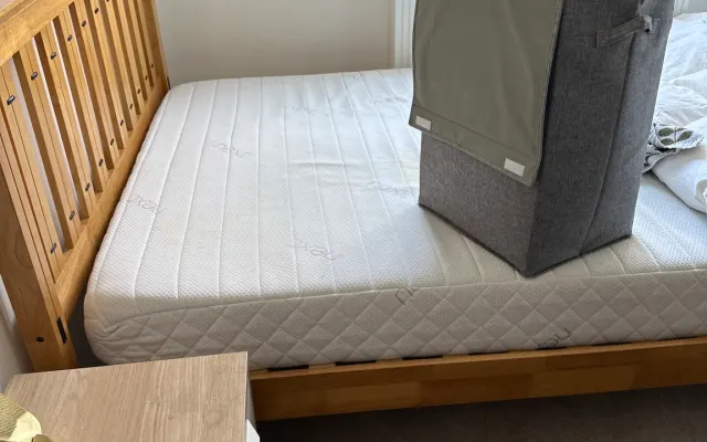 Beautiful room in a lovely apartment 2 minutes walk from the beach