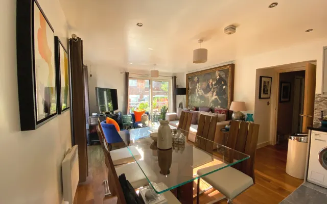Spacious Flat Great Location