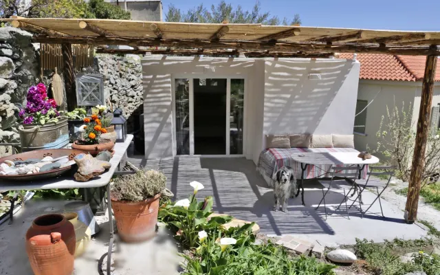 Apoikia Cottage petit nid pour les amoureux, les amis et les amoureux...