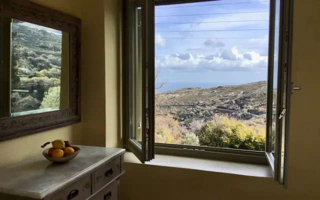Foodies Cozy House à Apoikia, à côté de la source Sariza
