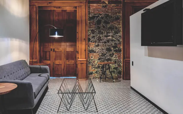 Cortes Master Suite
