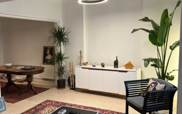 Ce magnifique appartement se trouve au cœur de Cihangir.
