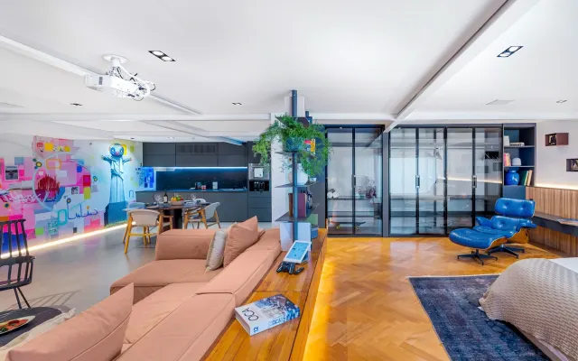Design award-winning 995 ft2 loft with private garden - Best location