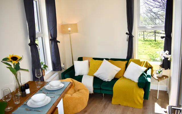 Apartamento T2 moderno e recentemente renovado - Perto de 3 estações...