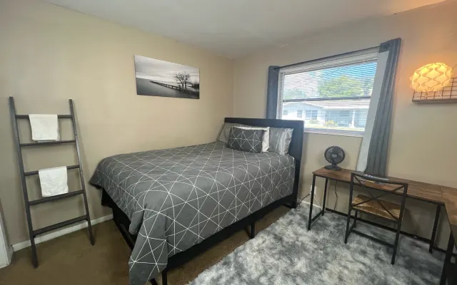 Trendy private room near Downtown FTL
*The J-Spot*