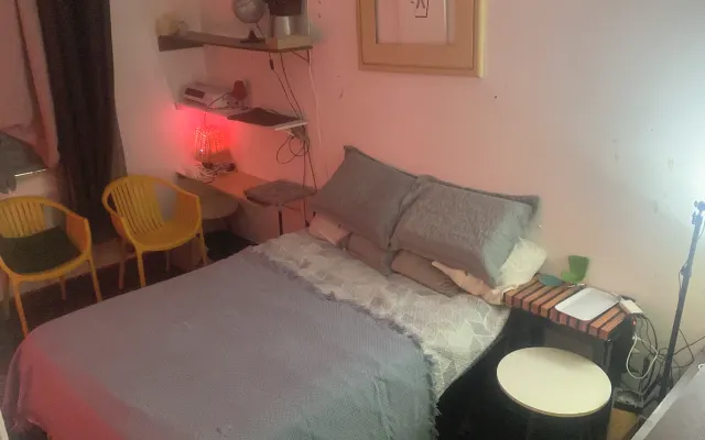 Chambre avec lit double / climatisée / TV/écran / satellite / Wi-Fi