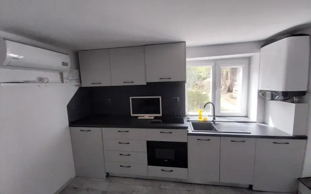 Independant studio in a house in the city