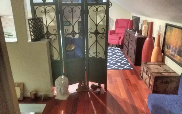 Einzigartiges und verspieltes schwules Bed & Breakfast. In der Nähe...