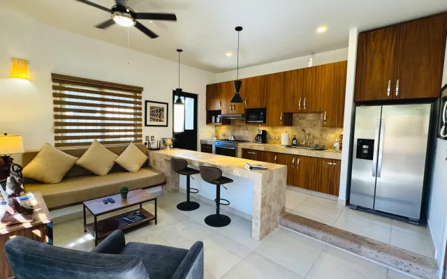 Lindamente renovado Privado 1 Bdrm. Guesthouse - A pé para tudo