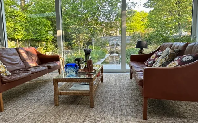 Room in naturist house with kingsize bed, hot tub, massage available