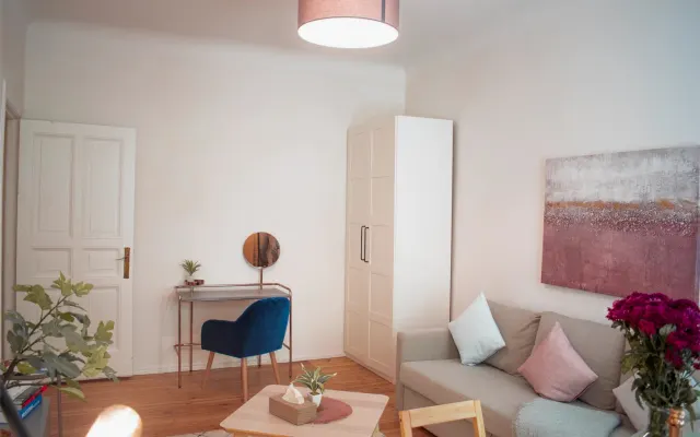 Zentrale, ruhige Wohnung - Küche | WiFi | TV