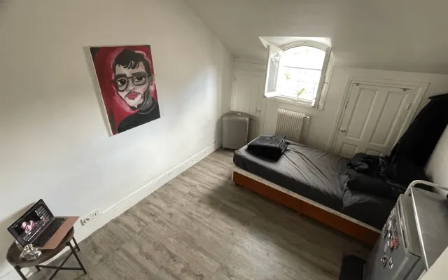 Chambre de bonne au CŒUR de PARIS