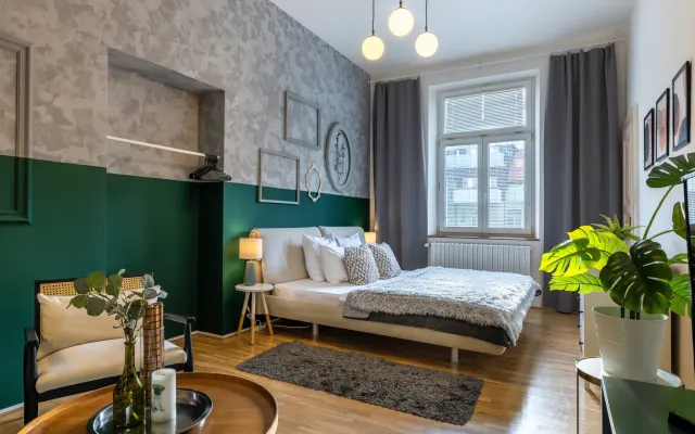 Habitación privada de 25 m2 y techo alto, con TV de 55 pulgadas