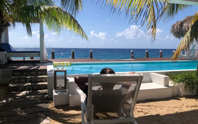Piscina privata presso la Beach House nella storica località culinaria