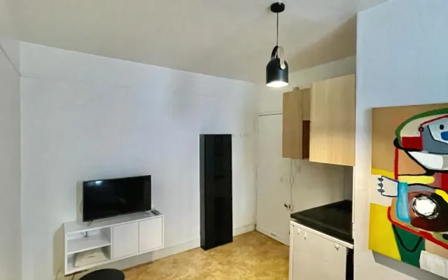 Studio pour 2 personnes métro École Militaire 75007 Paris