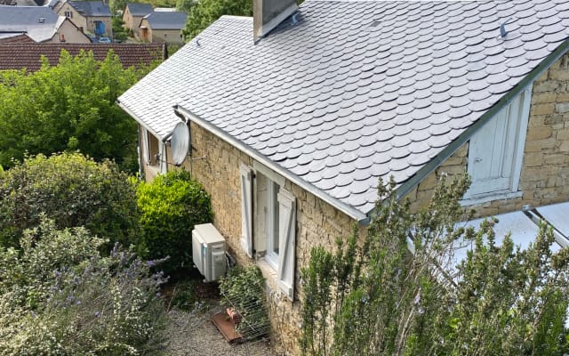 Bed and breakfast between Rodez and Conques on the banks of a stream