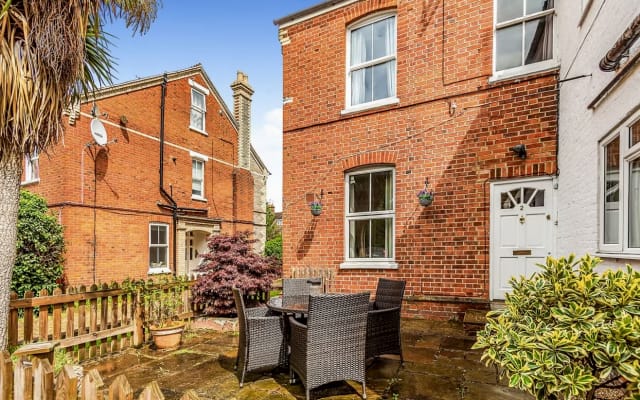 Friendly room share, 20 minutes walk from town centre