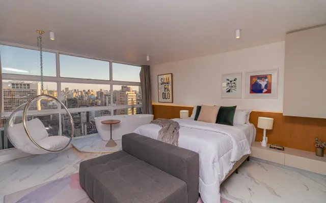 Bathtub with a view | AC | 32nd floor