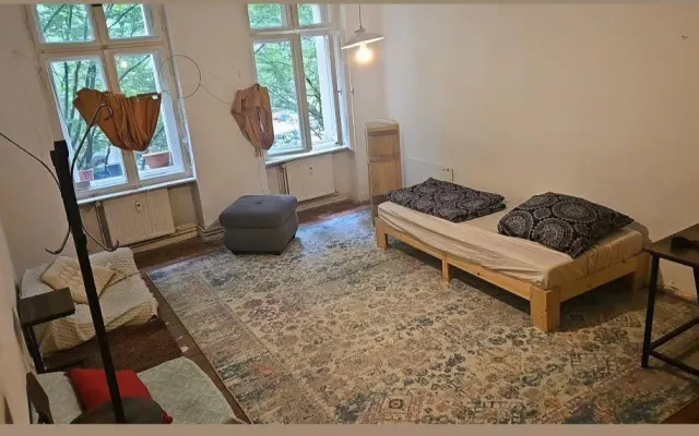 Spacy, sunny and 1 min to Tempelhof room in 2 ppl flat