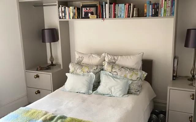 Bedroom and own bathroom in zone 1 convenient for LHR and Centre