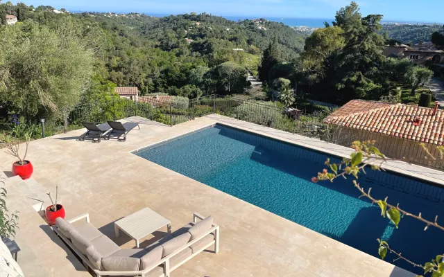 Lovely apartment in villa with stunning views in calm neighborhood