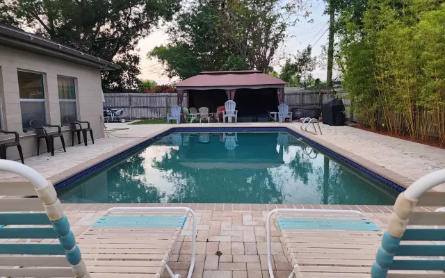 Großer privater Pool Raum in der Nähe der Innenstadt von Orlando und...