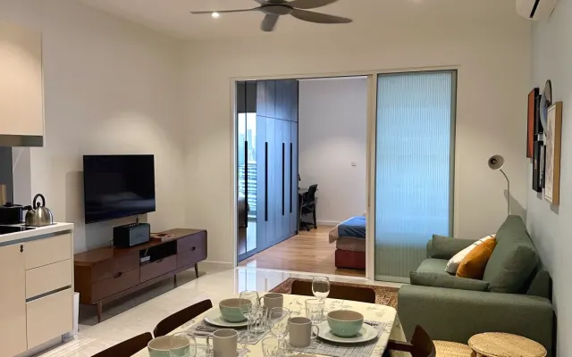 Beautiful one bedroom suite with balcony in the city center