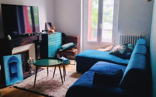 Lovely apartment on the outskirts of Paris.