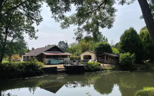 Chalet en bord de rivière