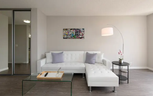 Skyline Palms 1-Bedroom with Roof-Top Pool