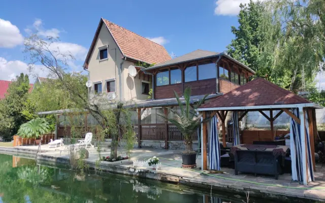 Romantic Lakeside Retreat: Nature, Sport, and Serenity Near Budapest