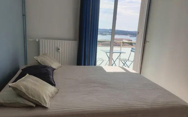 Schöne Wohnung mit Panoramablick 9. Stock oberhalb des Hafens.