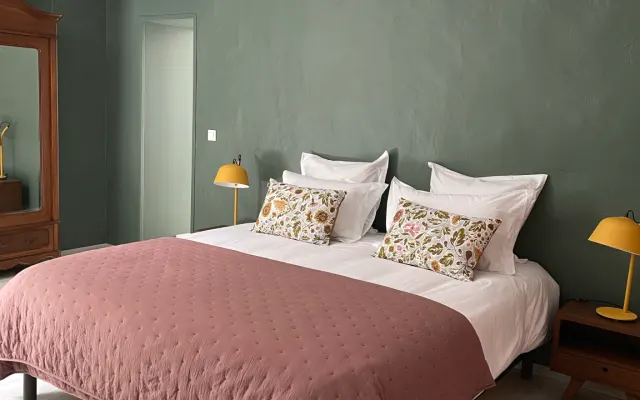 Bellissima, ampia camera da letto indipendente, recentemente...