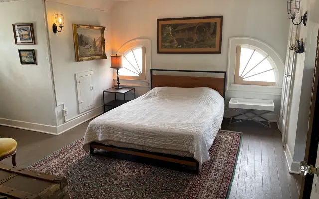 Suite privata al 3° piano di una casa storica. Vicino a Butler!
