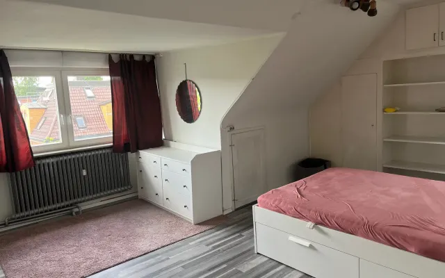 Schöne und ruhige Zimmer in einem lebendigen Satdtbezirk von Stuttgart