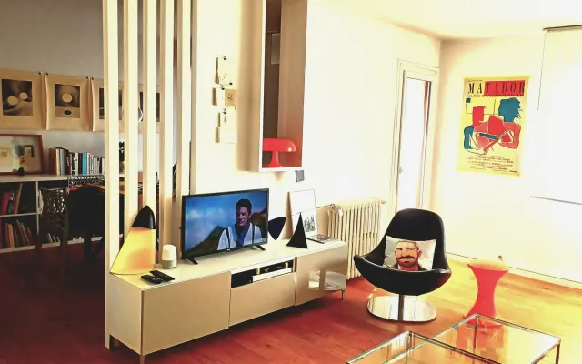 rent room or whole apartment. Very well connected to all amenities