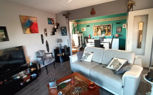 Appartement dans résidence privée avec parking et balcon