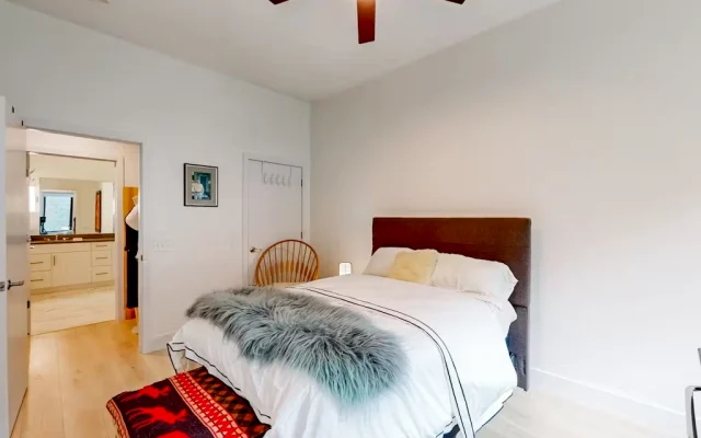 Quarto de hóspedes com casa de banho privativa