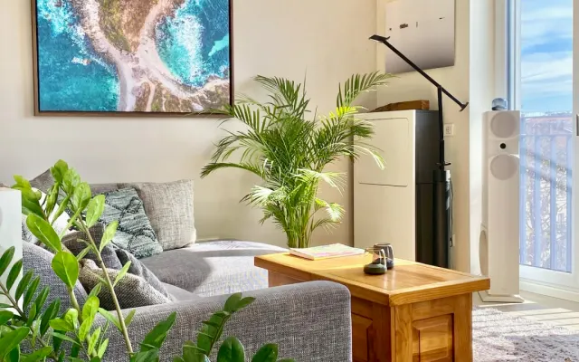 Ático soleado con jardín en la azotea y balcón en Lichtenberg
