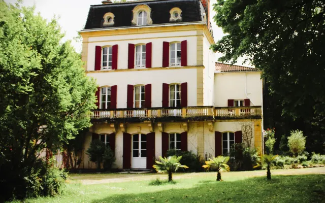 Petit chateau fluviale a Le Temple sur Lot - Chambre Royale