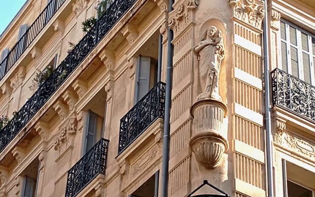 Habitación muy grande en un bonito piso de estilo Haussmann en el...