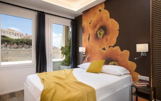 Orange room in the center of town. Nice view