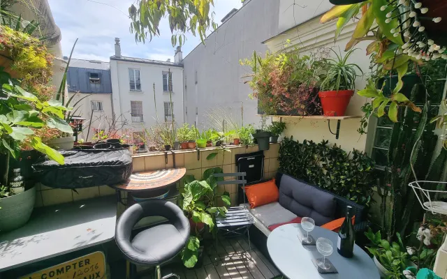 Shared studio 20m2 + terrace 6m2 in the heart of Belleville
