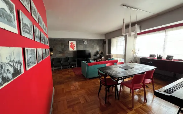 Spazioso appartamento di 120 m2. 4 camere da letto. Ottima posizione.
